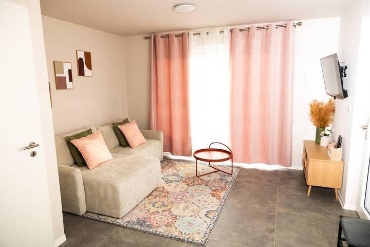 Location de vacances pour 6 personnes, avec Jacuzzi et Terrasse ainsi que Jardin et Vue à Wickerschwihr