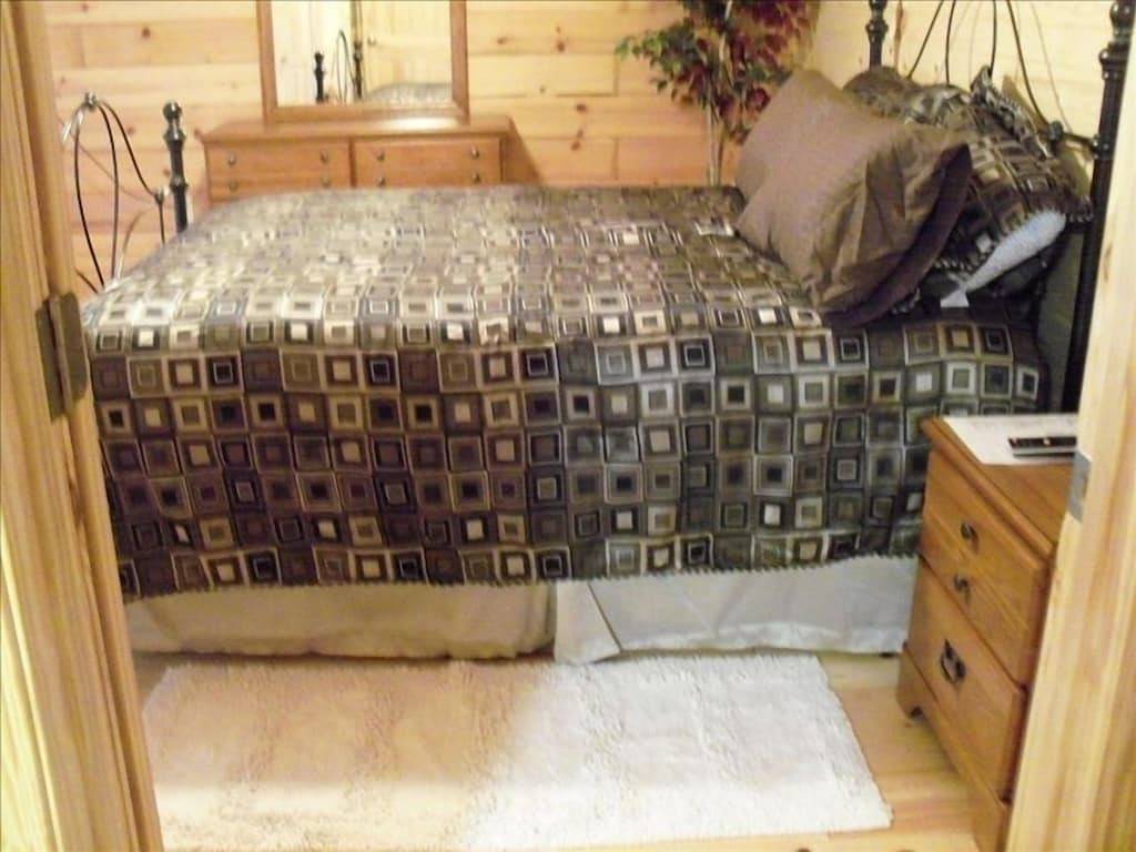 \"The Bear's Den\", abgelegen, gehobene Kabine, 3 Br, 2 Ba in Big South Fork National River and Recreation Area