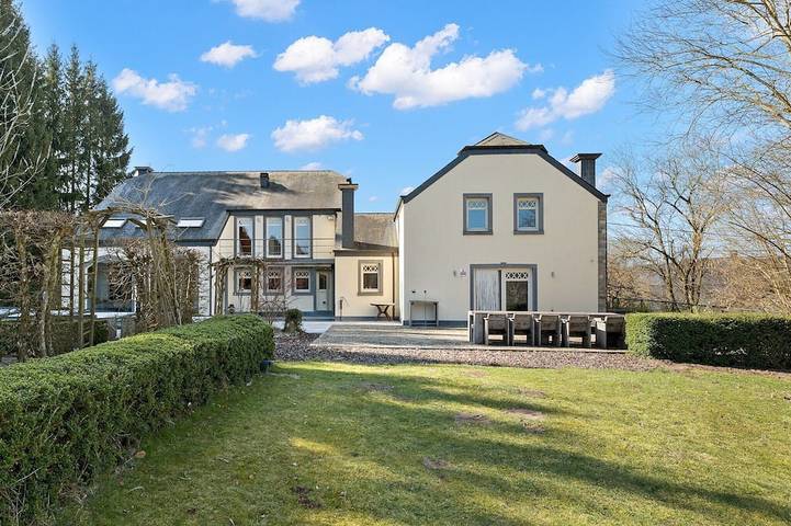 Location de vacances pour 10 personnes dans Dochamps