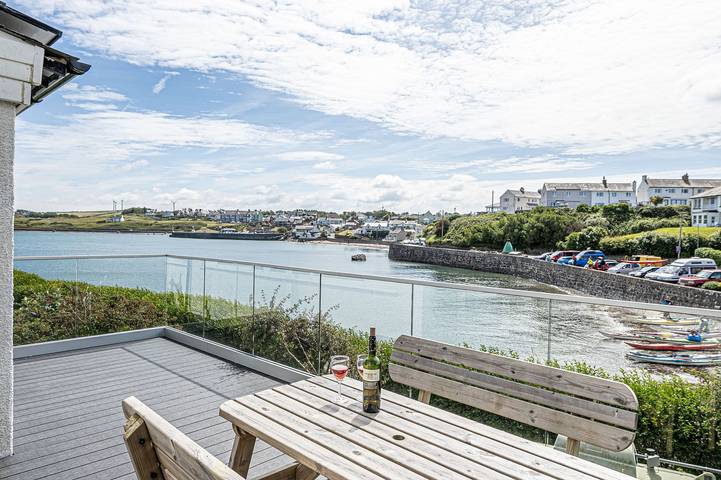 Apartment for 9 people, with garden in North-Wales