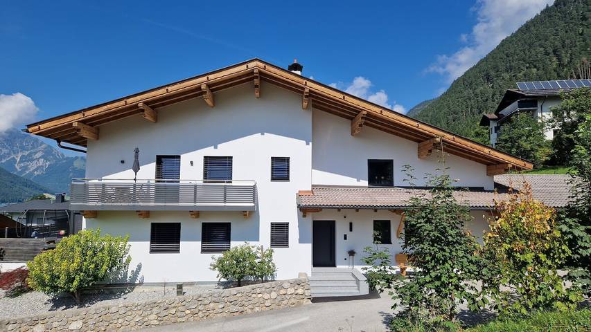 Vakantiewoning voor 5 personen, with uitzicht op het meer and uitzicht as well as balkon/terras and balkon in Maurach