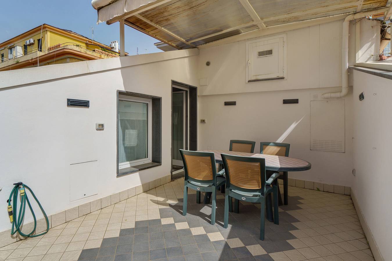 Ganze Wohnung, Ferienwohnung 'Sissy Sweet Home' mit Privatterrasse, Wi-Fi und Klimaanlage in Salerno, Tyrrhenische Küste Kampanien
