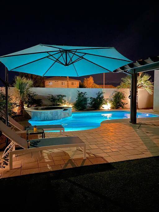 Ferienhaus für 10 Personen, mit Pool und Whirlpool sowie Garten - 1