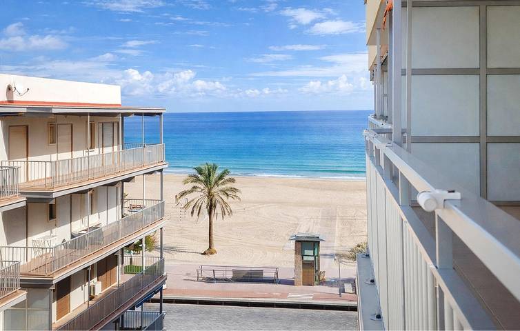 Appartamento intero, Accogliente, a 1 km da Platja de Venècia: spazioso appartamento con 2 camere da letto e terrazza in Platja Nord de Gandia (Gandia), Playa de Gandía