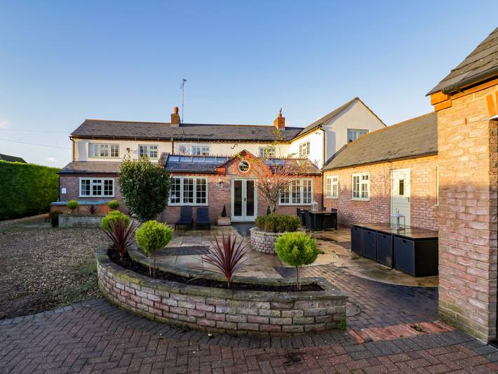 Log cabin for 12 people, with Garden in Warwickshire