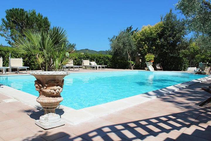 Agriturismo per 5 persone, con Terrazza e Giardino nonché Piscina a Vieste