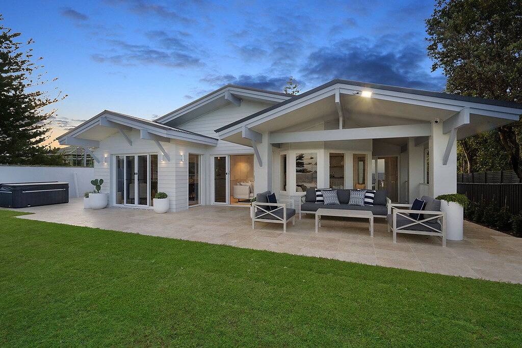 Habbaniyah - Beach Front, Pool, Spa, 5 Bedrooms, Sleeps 14 in North Avoca, New South Wales