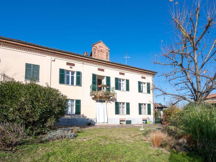 Casa vacanza per 4 persone, con terrazza e giardino in Langhe