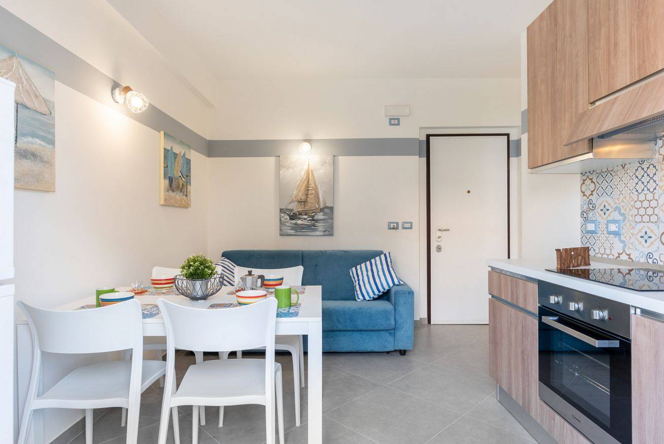 Appartement entier, Appartement de vacances pour 4 personnes avec balcon in Giardini-Naxos, Province de Messina