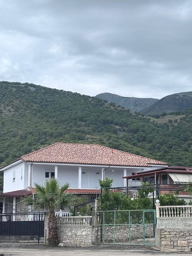 Maison d’hôte pour 4 personnes, avec jardin et vue à Himarë