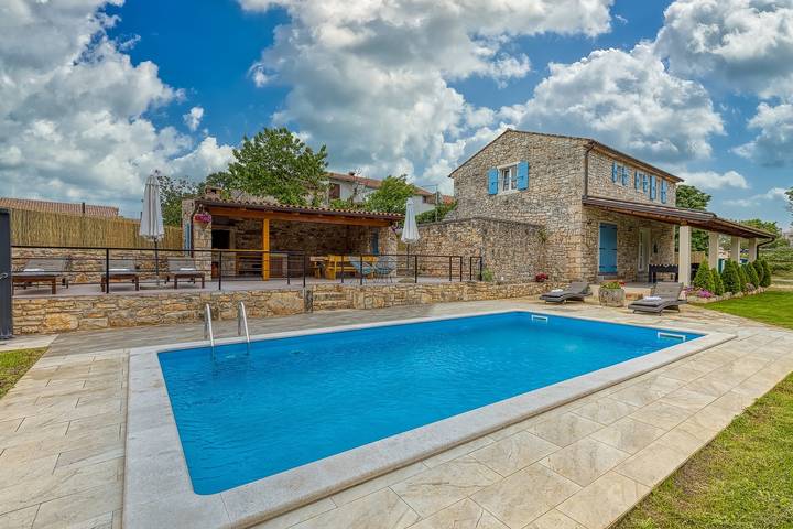 Ferienhaus für 8 Personen, mit Balkon/Terrasse und Garten sowie Pool in Stranići kod Lovreča
