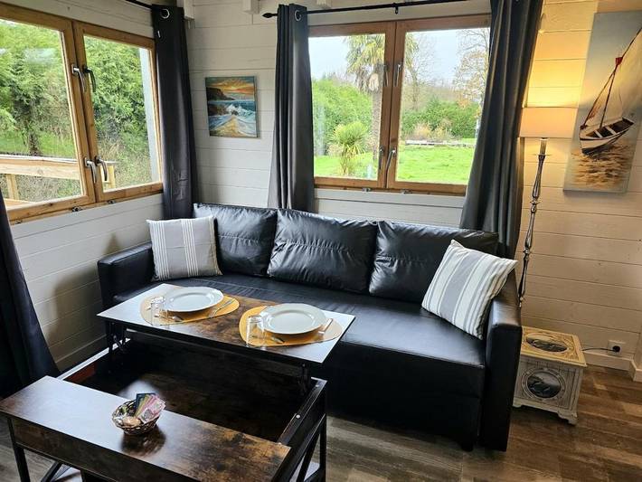 Location de vacances pour 3 personnes, avec jardin ainsi que terrasse et vue à Tinténiac - 2