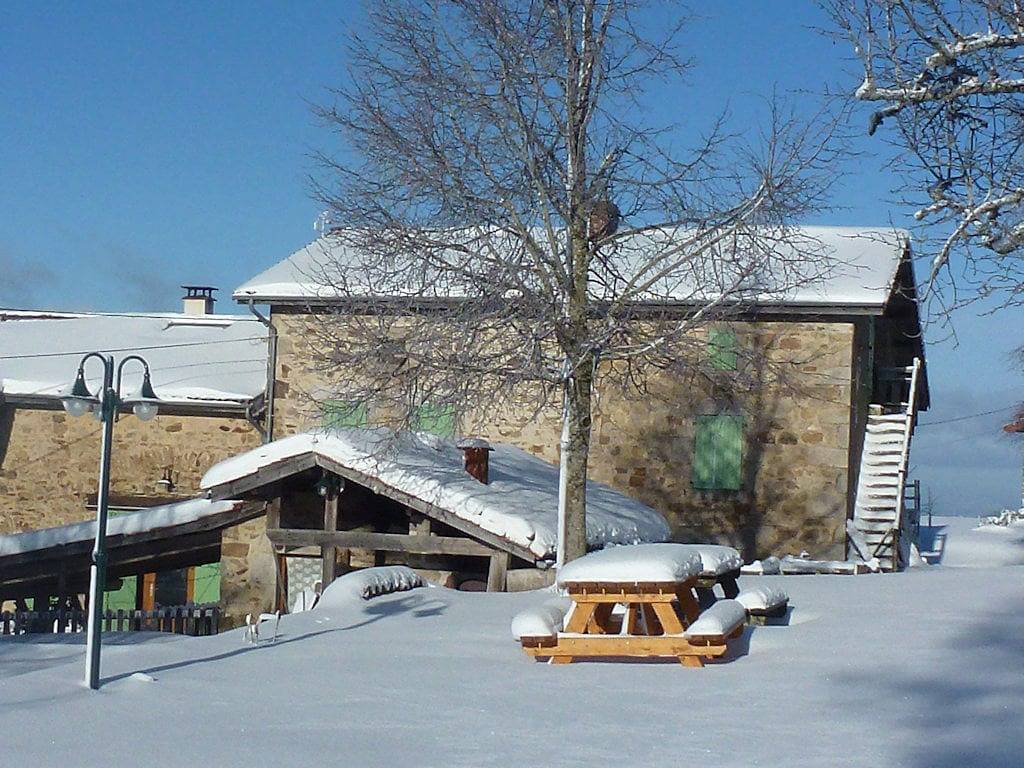 Chambres d'hôtes Gîte "Les Deux Frères" - Dortoir / Les Étoiles in Échandelys, Parc Naturel Régional Livradois-Forez