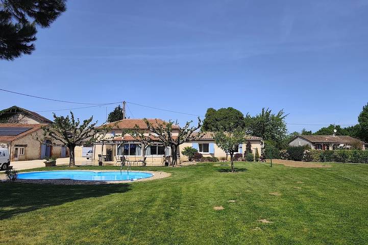 Location de vacances pour 8 personnes, animaux acceptés à Saint-Sylvestre-sur-Lot