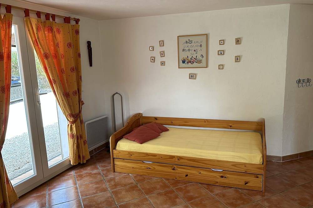 Architect-designed house with swimming pool, near the sea, 6 adults / 2 children in Draguignan, Draguignan region