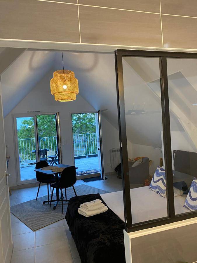 Gîte pour 2 personnes, avec vue et terrasse à Courtils - 2