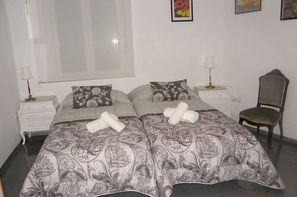 Entire apartment, Puente De Piedra 5'walking from Pilar in Saragossa, Saragossa Province