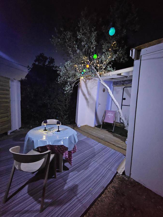 Tente pour 2 personnes, avec terrasse et jardin dans les Bouches-du-Rhône - 2