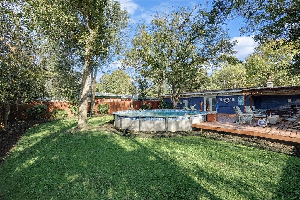 Vibrierendes umgestaltetes Haus mit großem Hinterhof in Irving, Dallas County