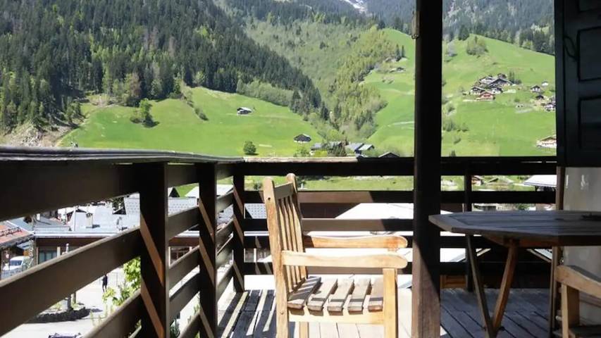 Chalet pour 11 personnes, avec balcon dans Arêches