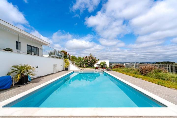 Casa de férias para 8 pessoas, com piscina e jardim em Cadaval