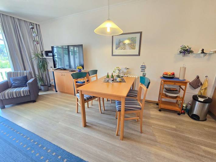 Ganze Wohnung, Komfort Ferienwohnung mit 1 Schlafzimmer und Terrasse im Erdgeschoss in Ostseebad Binz, Binz