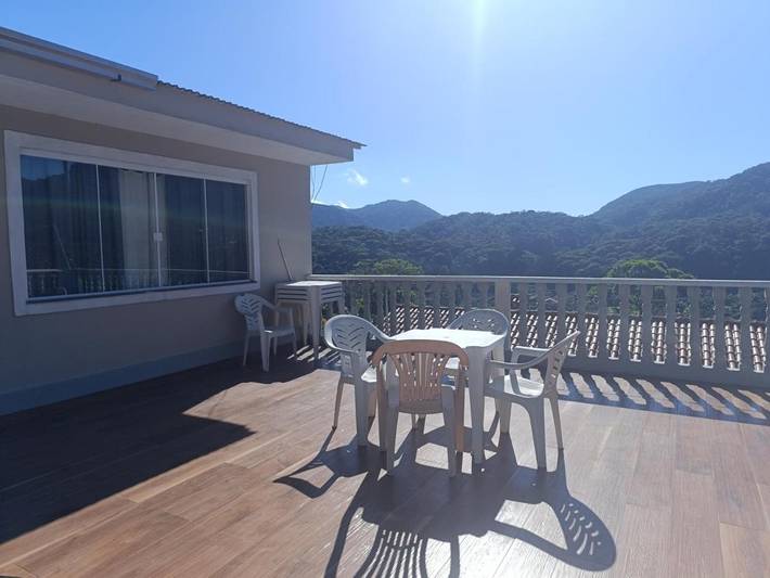 Casas e apartamentos de temporada para 6 pessoas, com vista para o lago e vista e ainda terraço and piscina, com animais de estimação em Teresópolis