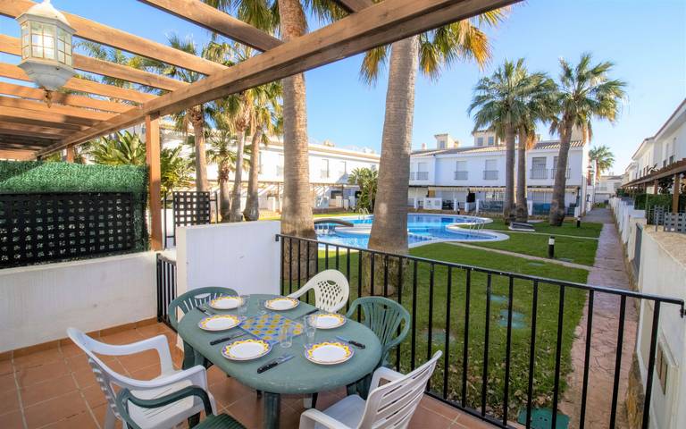 Ferienhaus für 6 Personen, mit Kinderpool und Garten sowie Terrasse