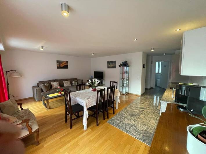 Ferienwohnung für 4 Personen, mit Balkon und Seeblick sowie Ausblick und Pool in Brienz - 3