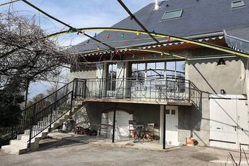 Gîte pour 12 personnes, avec terrasse et jardin à Méry