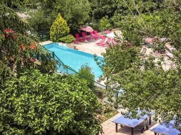 Hôtel pour 2 personnes, avec jardin ainsi que piscine et terrasse, animaux acceptés à Sophia Antipolis