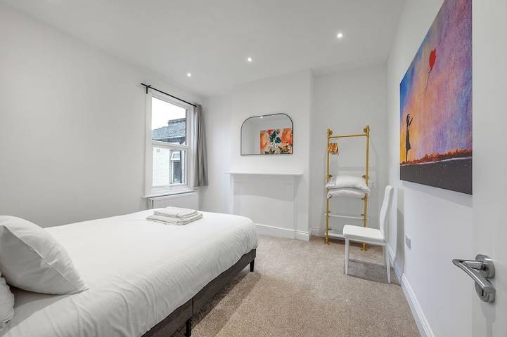 New Cricklewood Modern Home in Brent, Londra