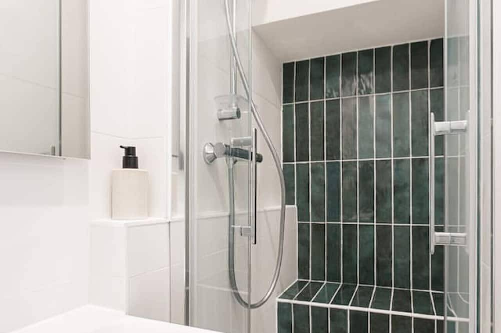 Apartamento entero, Studio near Paris – Rer C within walking distance | 15 min to Orly in Choisy-le-Roi, Valle del Marne