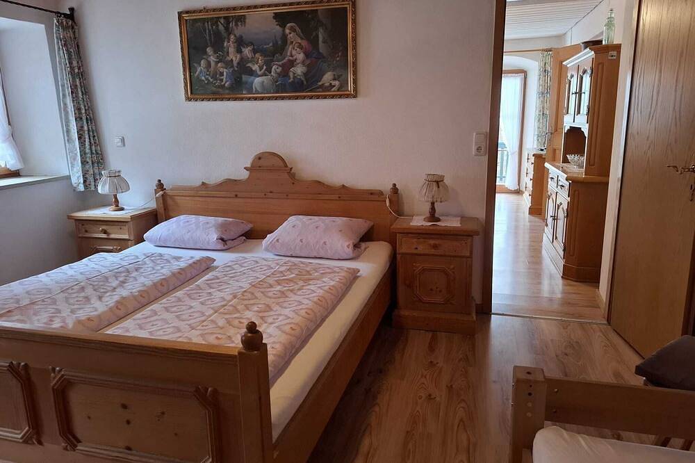Ganze Wohnung, Ferienwohnung Hochgern 42 m², 2-3 Personen, 1 sep. Schlafzimmer, Balkon, Wlan in Unterwössen, Bayerische Alpen
