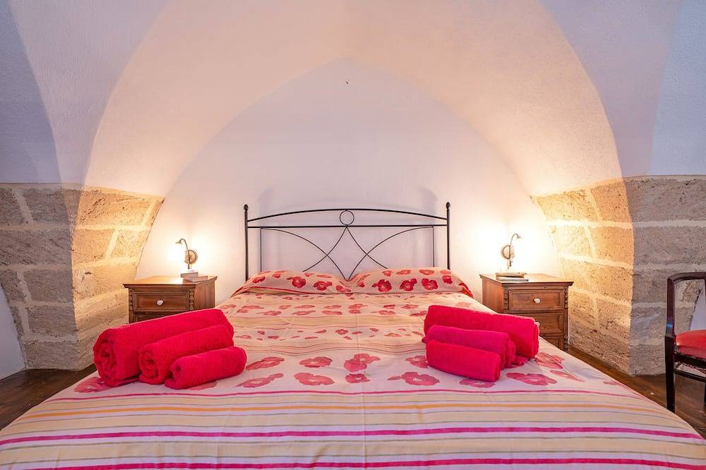 Casa vacanze \"La Corte Dei Templari Nicola\" con terrazza e Wi-Fi, animali domestici ammessi in Maruggio, Golfo di Taranto