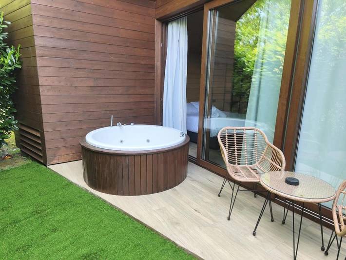 Apartamento de vacaciones para 3 personas, con jardín y jacuzzi - 1