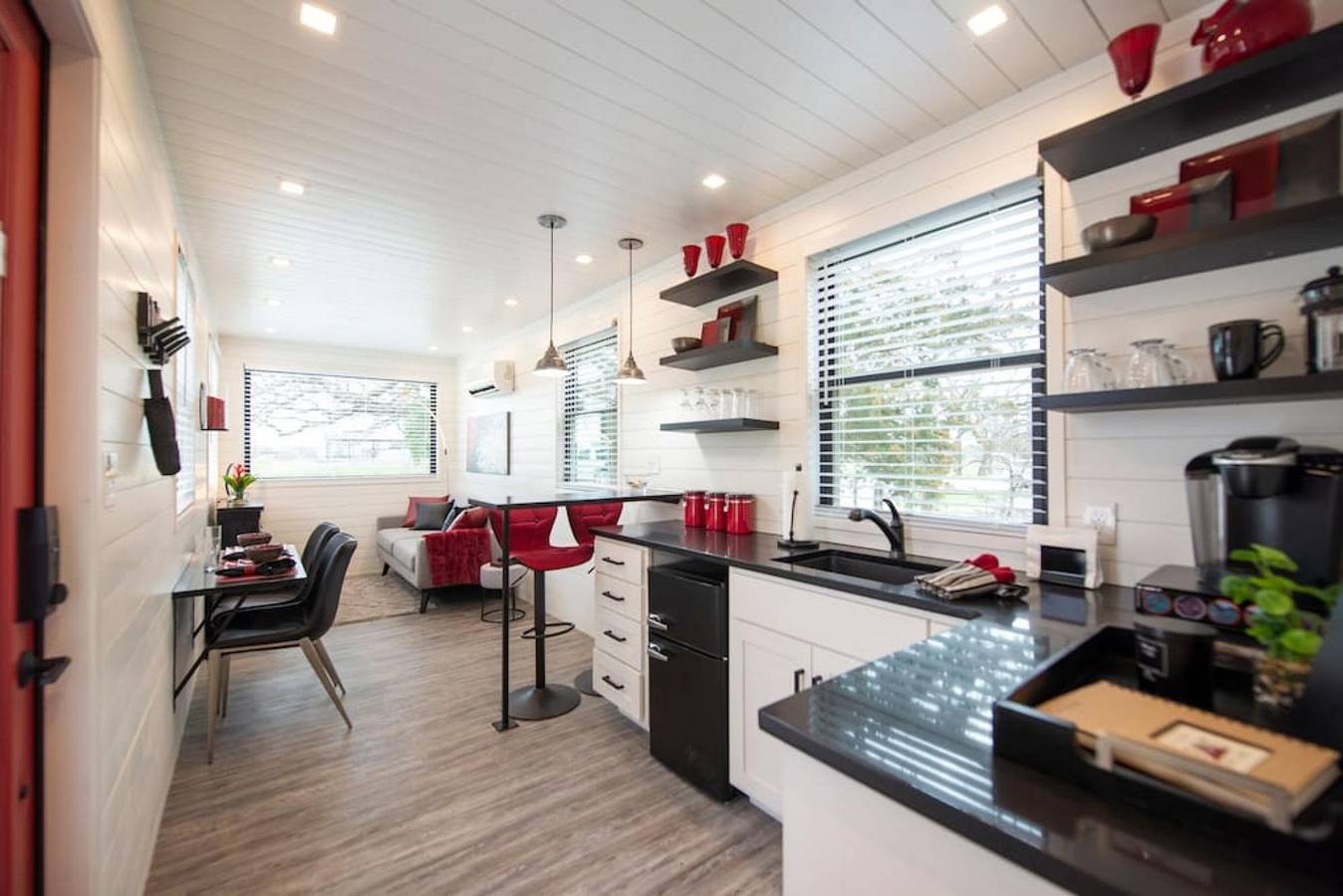 The Merlot - Unique Container Home Near Waco Attractions in McLennan County