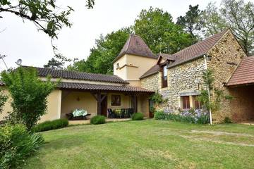 Gîte pour 8 personnes, avec terrasse et jardin à Cazals