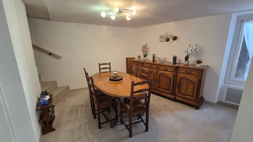 Casa de vacaciones 'Maison De Village' con balcón in Paulhan, Región de Lodève