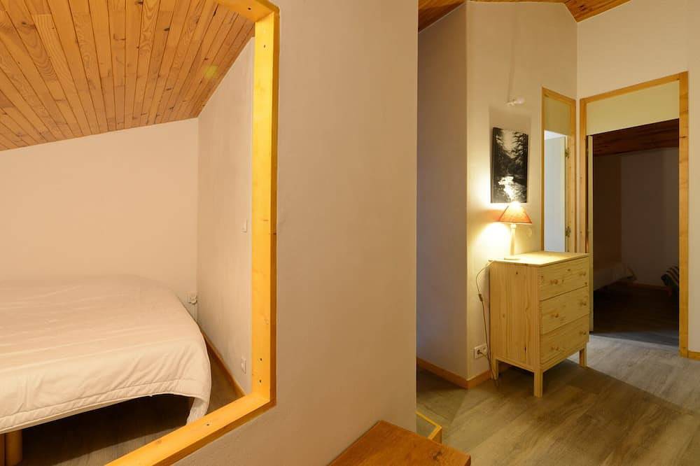 Entire apartment, Comfortable duplex · Near slopes · 9 pers · Mountain view in La Plagne, Bellentre