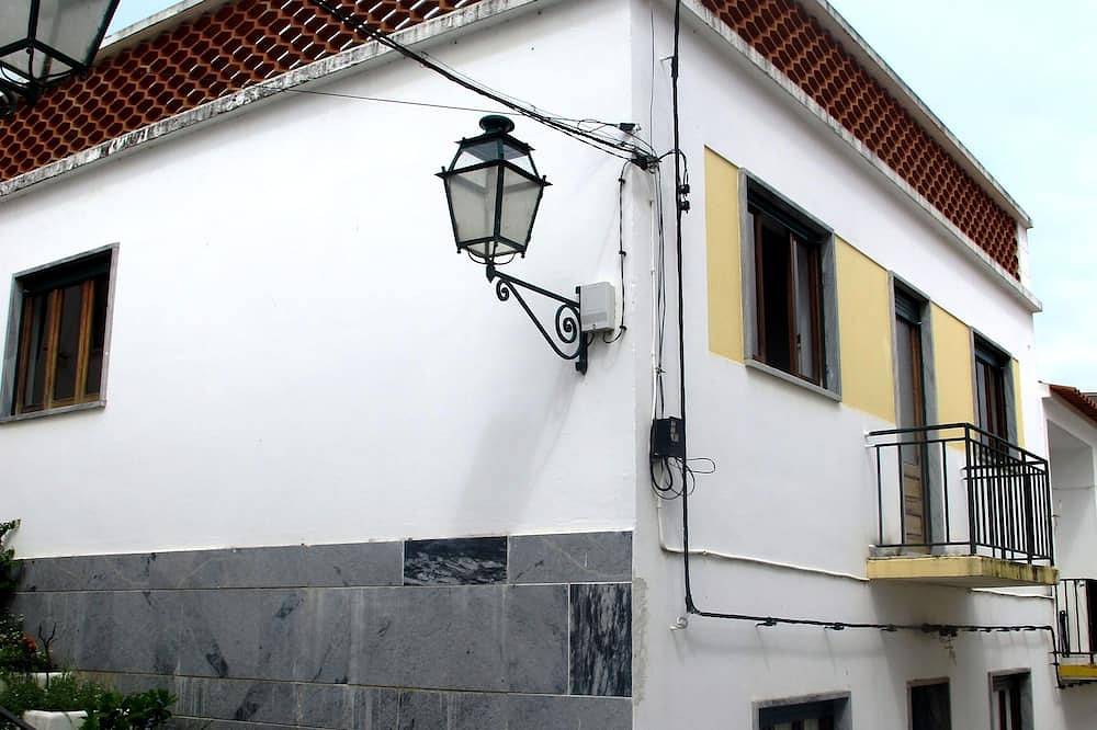 Vakantiehuis in het centrum van Odeceixe met Terras in Odeceixe, Costa Alentejana