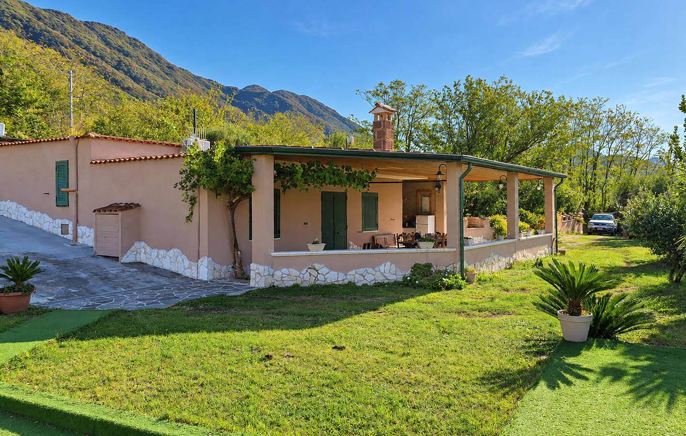Accogliente appartamento con piscina, giardino e parcheggio ad Avella in Avella, Provincia d'Avellino