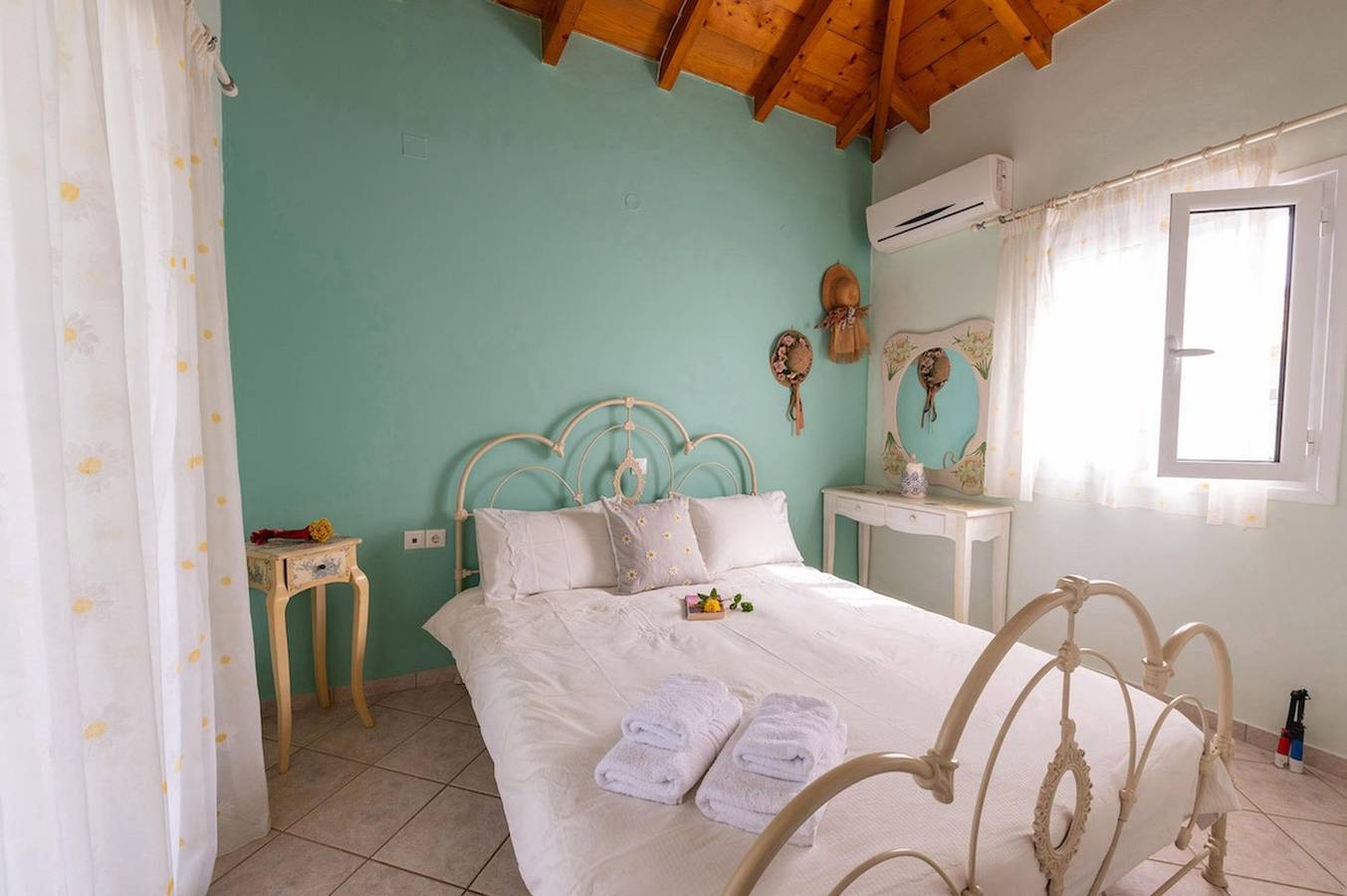 Ελιά/Olive near to sea with heating pool in Mani Peninsula