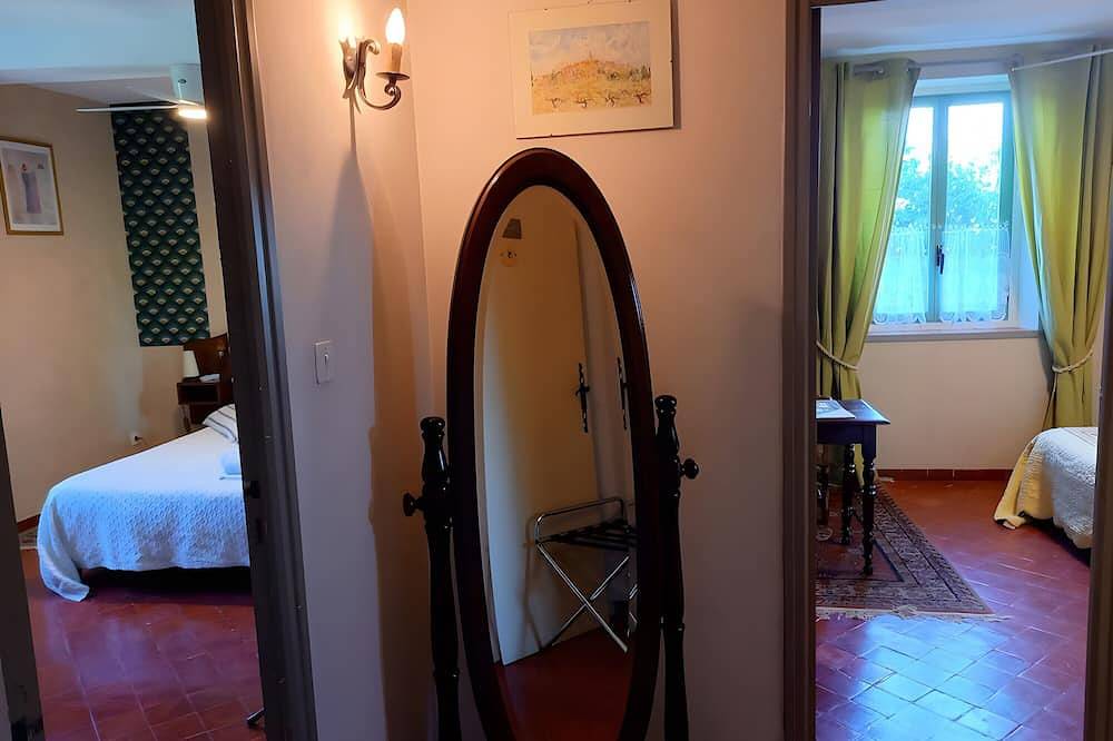 Entire apartment, Mas de Bouvau: Room 5 Nerium in Violès, Vaucluse