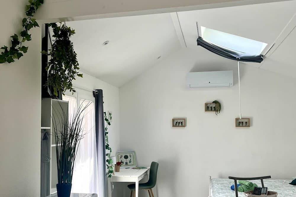 Entire apartment, Casa 4 Saisons - Studio - Piscine/Jardin - Proche centre-ville in Brive-la-Gaillarde, Brive-la-Gaillarde region