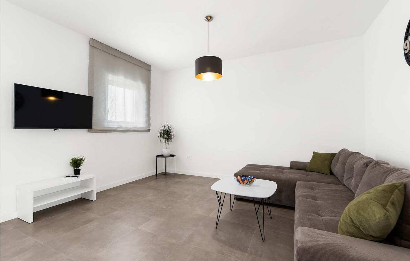 Ganze Ferienwohnung, Gemütlich, 2 km zum Strand: Modernes 1-Zimmer-Apartment mit WLAN, Terrasse und Parkplatz in Poreč, Grad Poreč