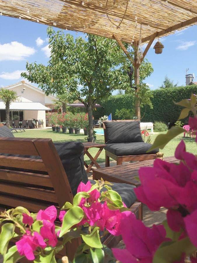 Chambre d’hôte pour 6 personnes, avec piscine ainsi que vue et jardin, adapté aux familles