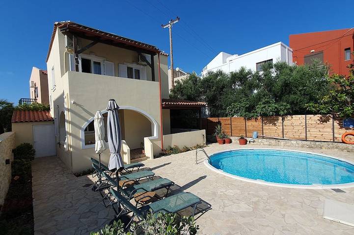Villa for 5 people, with balcony in Almyrida