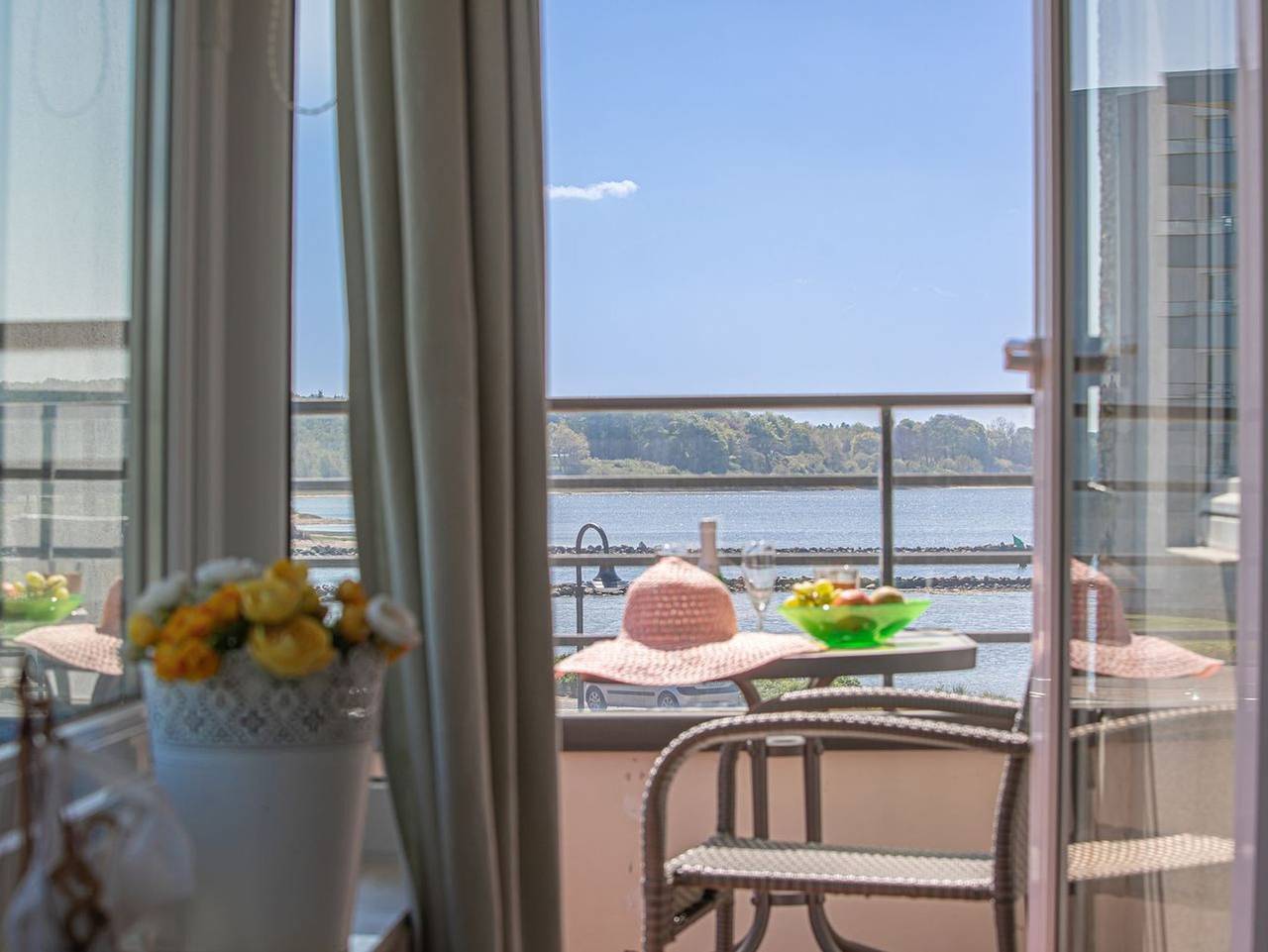 Ganze Ferienwohnung, - Sonne und Meer (App. 16) - Sonne und Meer - Studioapartment mit Meerblick - Aufzug im Haus in Glücksburg, Flensburger Förde