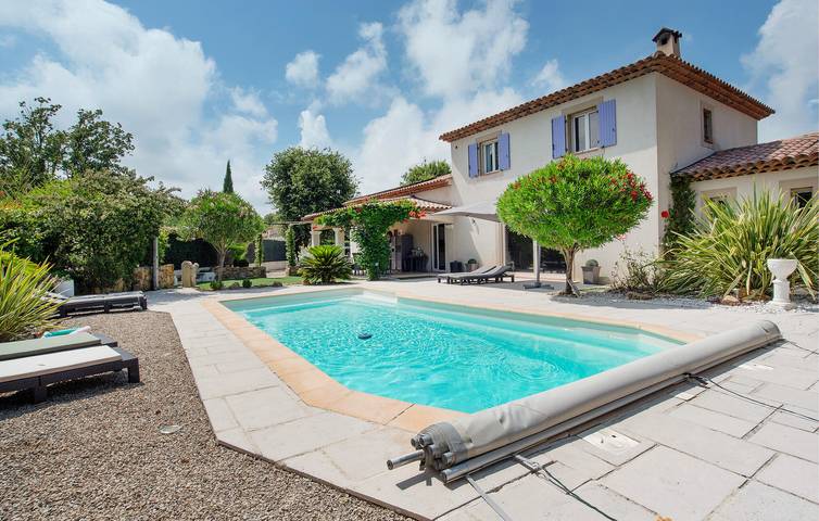Ferienhaus für 9 Personen, mit Terrasse und Garten sowie Pool - 1
